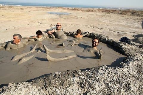 Mud Volcanoes og Gobustan tur (gruppe og privat)