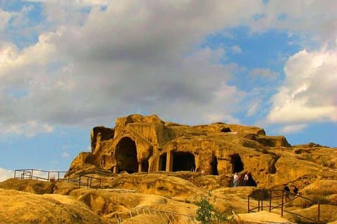 XIIl Century Castle og Cave city Smeltet sammen med vingård og lunsj