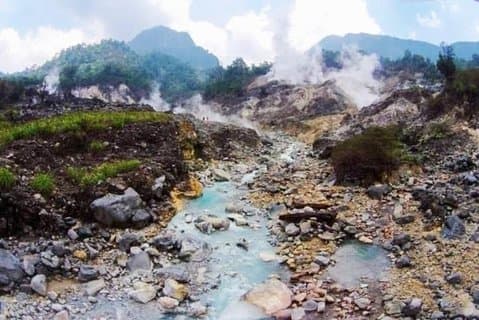 Jungle Tracking & Volcano Crater
