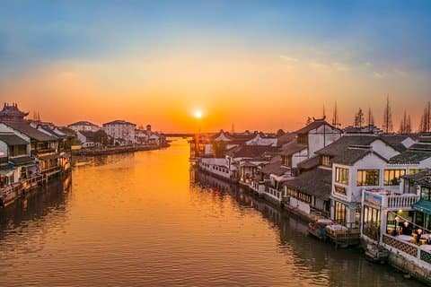 Excursão privada de Xangai à cidade aquática de Zhujiajiao e à torre mais alta