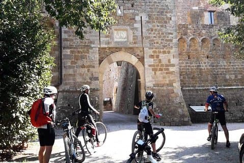 Visite à vélo de 3 heures et produits toscans Barlettaia Trail