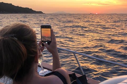 3 uur durende zonsondergangcruise vanuit Sorrento op gedeelde boot