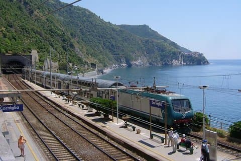 The best of Cinque Terre by train: landscapes and perfumed wines