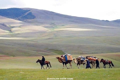 2日間のPrzewalskiの馬（タキ）と本物の遊牧民の遺産