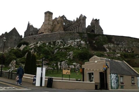 Dublin City To Rock Of Cashel Privat Chauffeur Sightseeing hele dagen