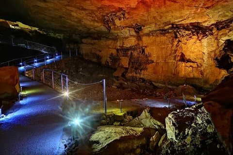 EXCLUSIEVE & PRIVÉ Tour naar grotten en watervallen