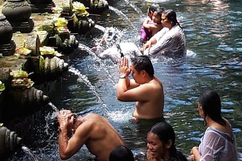 Best of Ubud tour water temple, waterfall, rice terrace and swing