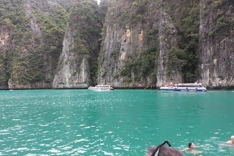 Phi Phi Island Tour med motorbåt med snorkling