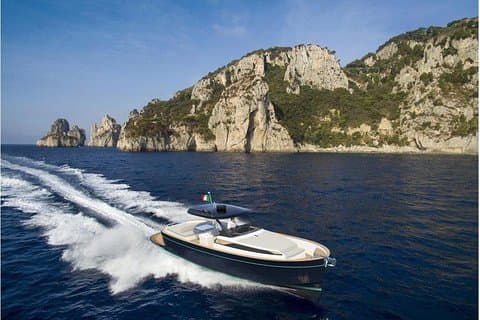 Private Ischia & Procida Tour FD med en Gozzo Apreamare 35ft