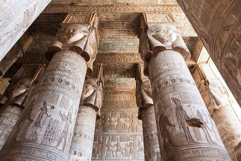 Dendera en Abydos over de weg