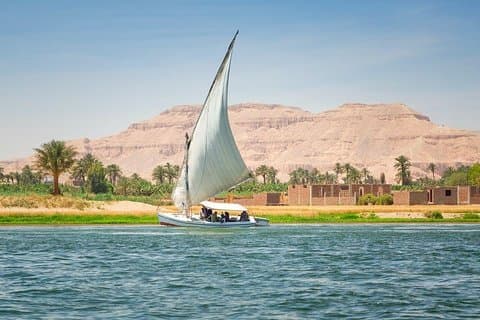 Paseo de aventura en faluca en Asuán (barco privado)