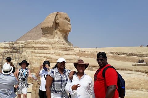 Luchthaventransfer + rondleiding door de piramides van Gizeh, de sfinx en de vallei-tempel