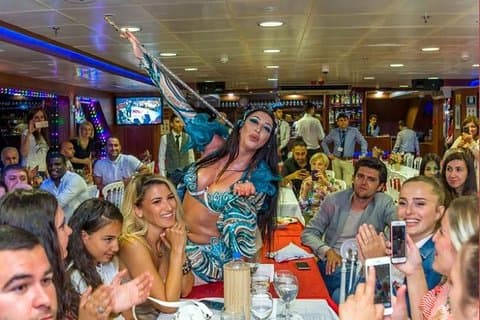 Dîner Croisière Bosphore & Live Show – Table Privée