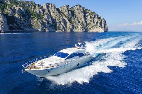Excursion d'une journée à Capri avec un Aicon 72ft