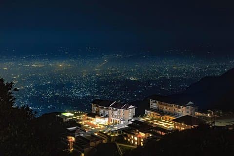 Övernattning vid Chandragiri Hills med privat transfer och guide