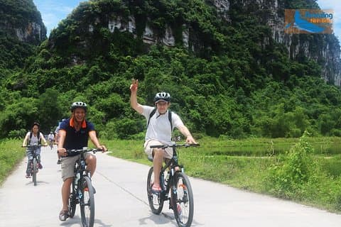 Mua Cave - Tam Coc - Bich Dong Tour di un giorno con trasferimento, famiglia locale e bici