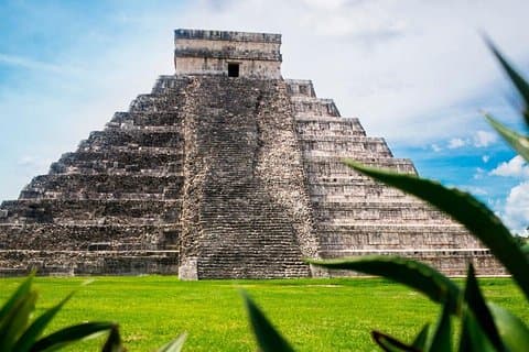 Dagstur till Chichen Itza från Cancun med Cenote Swim & Valladolid