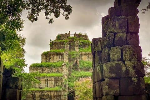 Koh Ker & Beng Mealea Excursão de dia inteiro