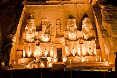 Tour privato Abu Simbel da Assuan in aereo
