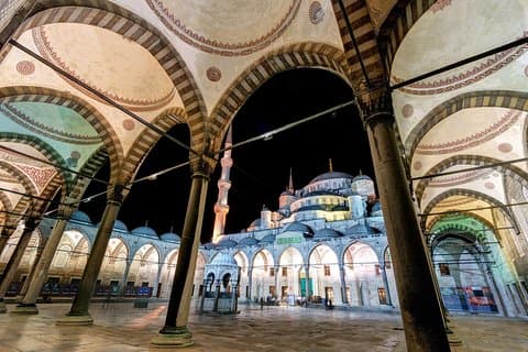 Istanbul Old City Tour: Hagia Sophia, Blue Mosque & Grand Bazaar