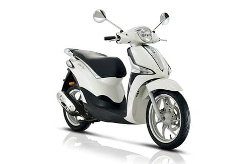 Leje af scooter Liberty Piaggio 50cc (4T) Paris