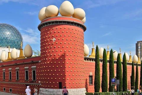 Privat Dalí museum og Gala slottet tur + autentisk lokal lunsj