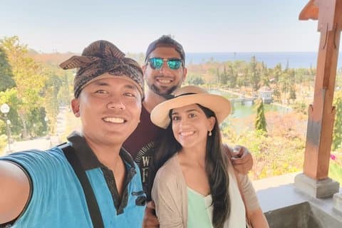 Charte de voiture privée à Bali avec chauffeur ou guide parlant anglais