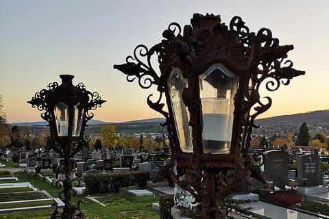 City of the Dead - Central Cemetery med Sandra Blum
