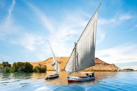 Tour de pirámides y esfinges con crucero en barco por el río Nilo