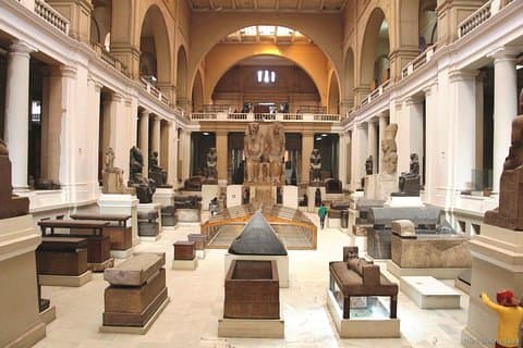 Day Tour in The Pyramids and Egyptian Museum