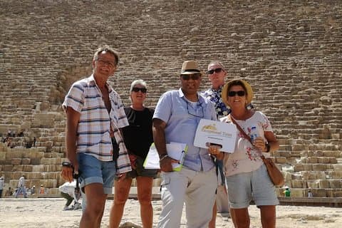 Day tour to the Pyramids and Egyptian Museum from Hurghada