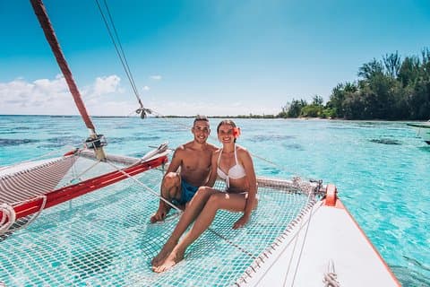 PRIVAT Halvdagstur: Moorea Snorkling & Sejlads på en katamaran ved navn Taboo