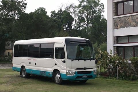Ac Toyota Coaster Deluxe Coach Kathmandu til Pokhara