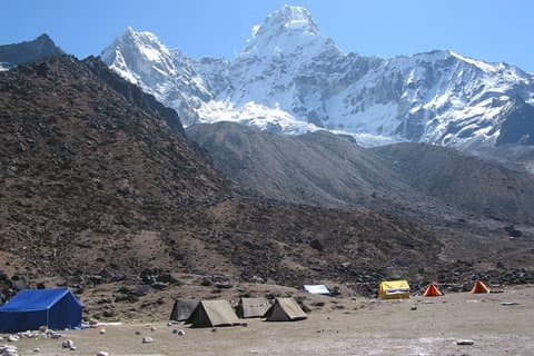 Trekking de 13 días al campamento base de Amadablam,