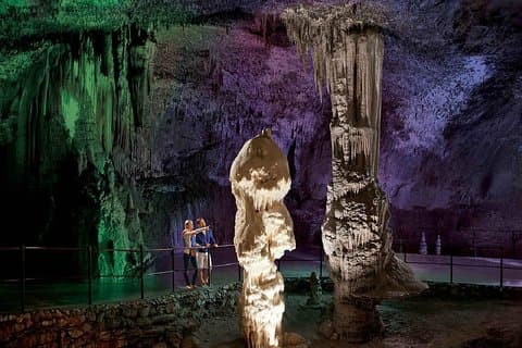 Postojna-grot en Predjama-kasteel - Kustexcursie vanuit Rijeka