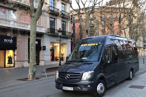Traslado Privado da Cidade de Barcelona ao Aeroporto para um grupo de até 15 pessoas
