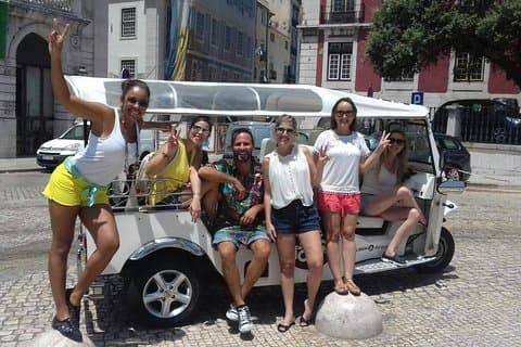Visite privée de 3 heures en ECO Tuk Tuk de Lisbonne avec liqueur de cerise