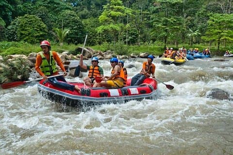 Tour de rafting de 7 km y aventura en vehículos todo terreno con almuerzo desde Phuket