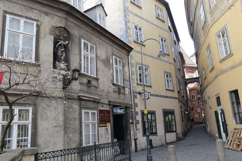 Medieval Gassl, Sagen og G'schichtl