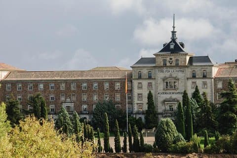 Visite privée: excursion d'une journée à Tolède au départ de Madrid en train à grande vitesse
