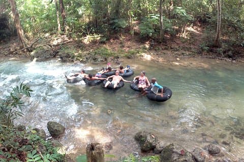 River Tubing langs de beroemde rivier