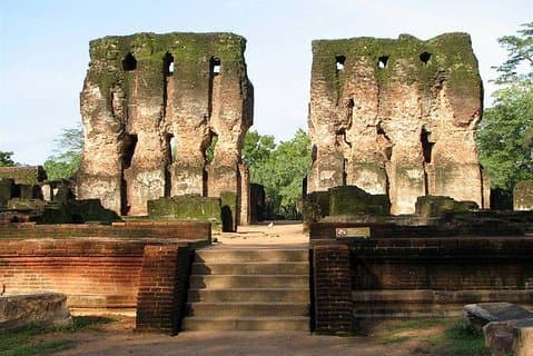 Dagtur til Polannaruwa fra Kandy med Lux Tours Lanka