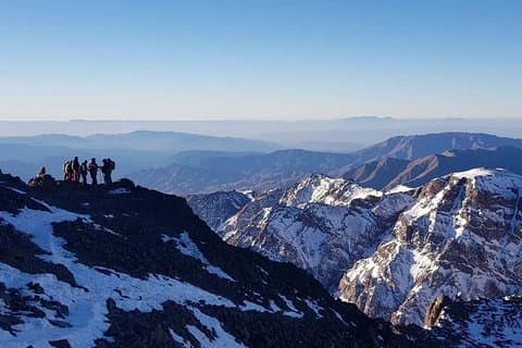 "Cumbre del Mont Toubkal (4167m) en Economía de PC