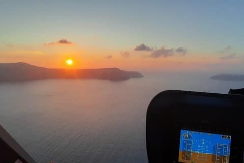 Tour privato in elicottero Santorini 20 minuti - fino a 4 passeggeri