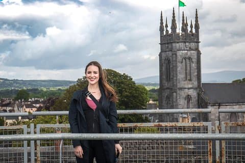 Tour met kleine groep naar de Kliffen van Moher en het kasteel vanuit Dublin
