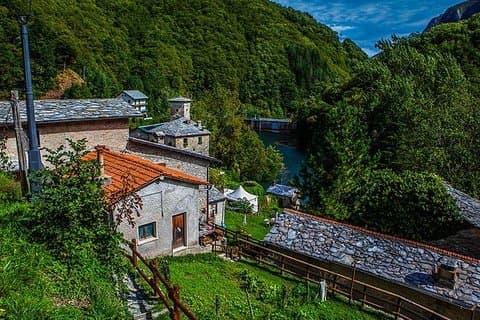 Private Lucca, Garfagnana and Pisa Day Tour - from Florence