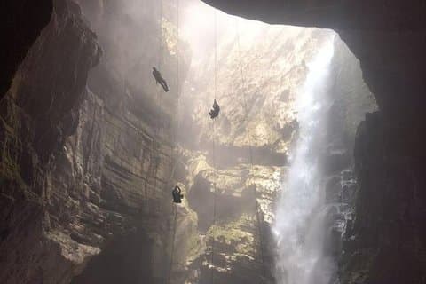 Exploração subterrânea do porão de Popocatl