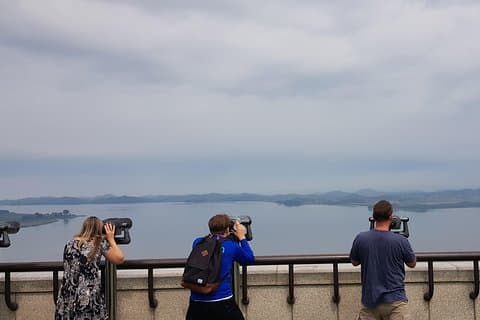 Glimpse into North Korea in 4 hours' layover tour