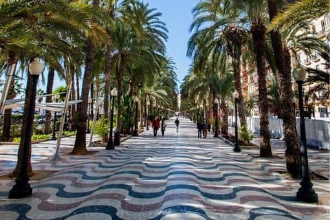 Höhepunkte und verborgene Schätze von Alicante