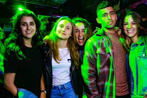 Clock Tower Bar Crawl endet in Prags größtem Dachclub